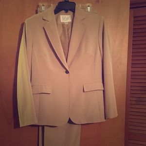 Pant suit